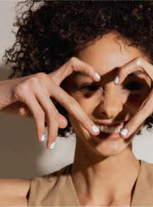 Long-lasting manicure, just like from the studio.